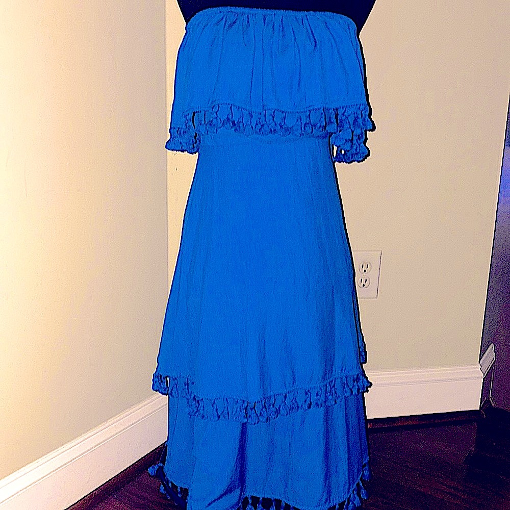 NWOT- Lulus Blue Layered Dress with beautiful embroidered accents on dress Med - Picture 3 of 14